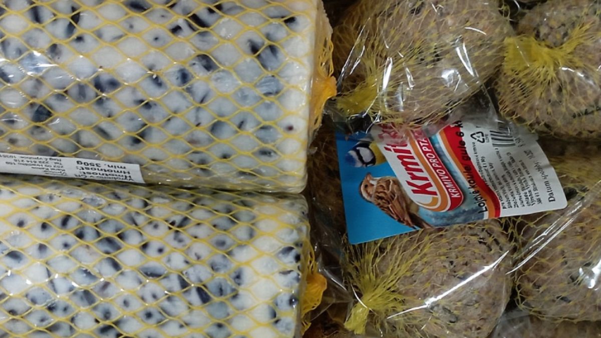 Slunečnice a další krmivo pro ptactvo